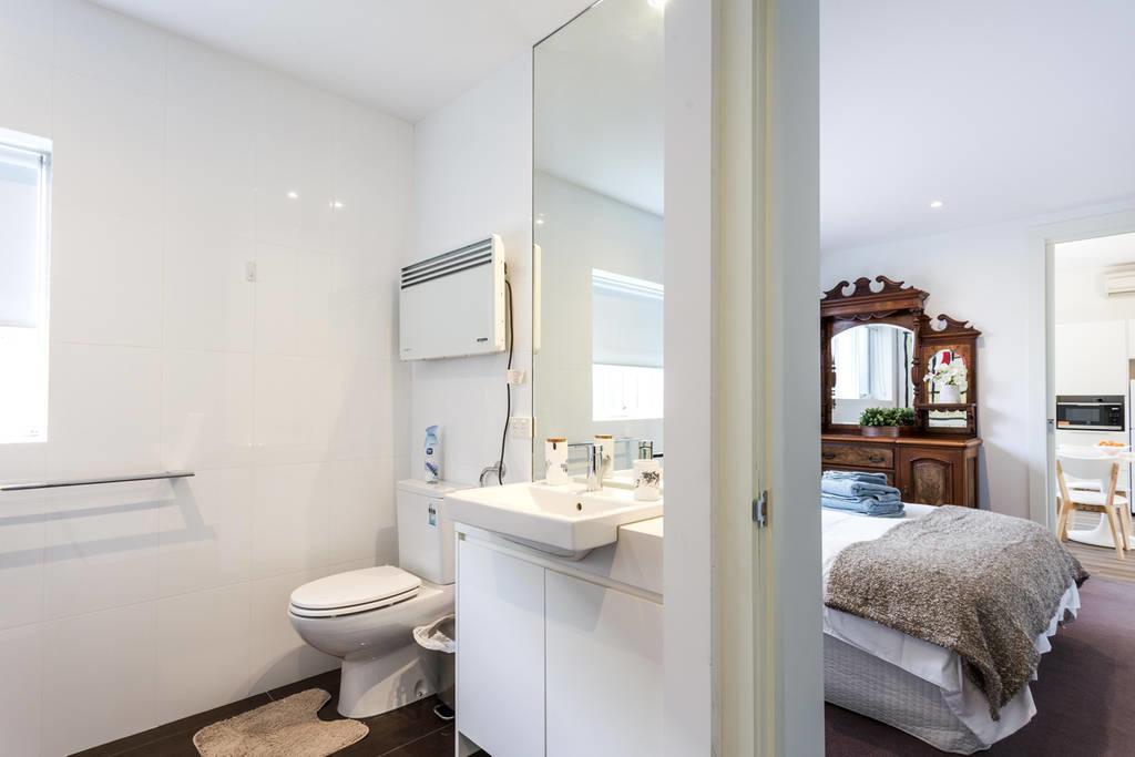 Your Home Away From Home Melbourne Eksteriør billede